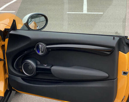 Желтый Мини Купер, объемом двигателя 2 л и пробегом 150 тыс. км за 13500 $, фото 31 на Automoto.ua