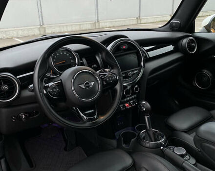 Желтый Мини Купер, объемом двигателя 2 л и пробегом 150 тыс. км за 13500 $, фото 26 на Automoto.ua