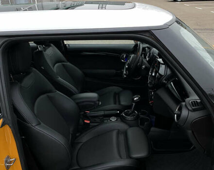 Желтый Мини Купер, объемом двигателя 2 л и пробегом 150 тыс. км за 13500 $, фото 32 на Automoto.ua