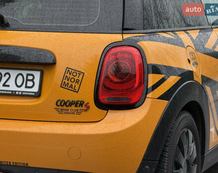 Желтый Мини Купер, объемом двигателя 1.5 л и пробегом 109 тыс. км за 15499 $, фото 7 на Automoto.ua