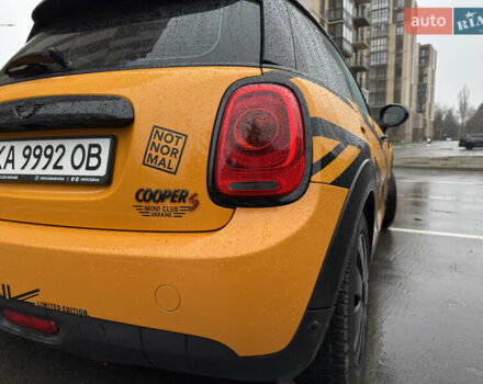 Желтый Мини Купер, объемом двигателя 1.5 л и пробегом 109 тыс. км за 15499 $, фото 8 на Automoto.ua
