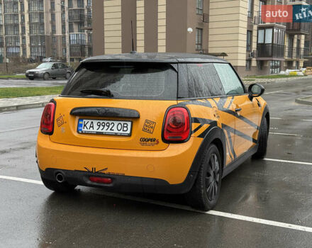 Желтый Мини Купер, объемом двигателя 1.5 л и пробегом 109 тыс. км за 15499 $, фото 6 на Automoto.ua