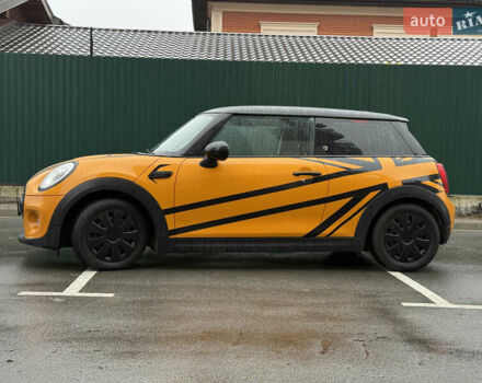 Желтый Мини Купер, объемом двигателя 1.5 л и пробегом 109 тыс. км за 15499 $, фото 3 на Automoto.ua