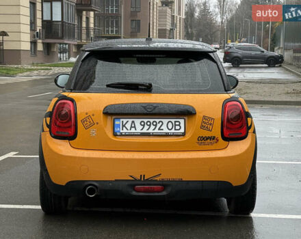 Желтый Мини Купер, объемом двигателя 1.5 л и пробегом 109 тыс. км за 15499 $, фото 5 на Automoto.ua