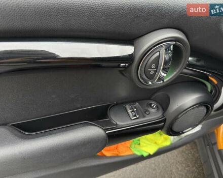 Желтый Мини Купер, объемом двигателя 1.5 л и пробегом 109 тыс. км за 15499 $, фото 13 на Automoto.ua