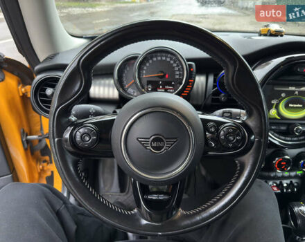 Желтый Мини Купер, объемом двигателя 1.5 л и пробегом 109 тыс. км за 15499 $, фото 15 на Automoto.ua