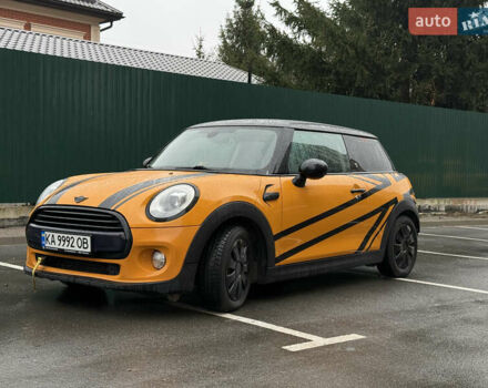 Желтый Мини Купер, объемом двигателя 1.5 л и пробегом 109 тыс. км за 15499 $, фото 2 на Automoto.ua