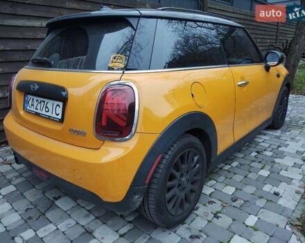 Желтый Мини Купер, объемом двигателя 1.5 л и пробегом 56 тыс. км за 12000 $, фото 2 на Automoto.ua