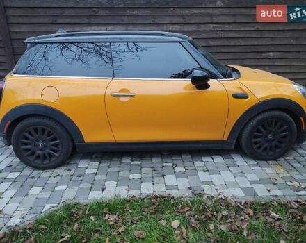 Желтый Мини Купер, объемом двигателя 1.5 л и пробегом 56 тыс. км за 12000 $, фото 1 на Automoto.ua