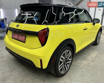 Желтый Мини Купер, объемом двигателя 2 л и пробегом 1 тыс. км за 38500 $, фото 8 на Automoto.ua