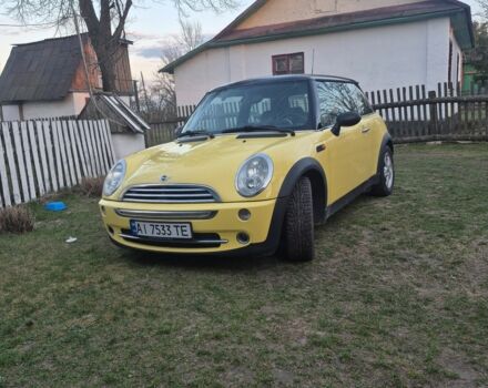 Желтый Мини Купер, объемом двигателя 1.6 л и пробегом 255 тыс. км за 3750 $, фото 1 на Automoto.ua