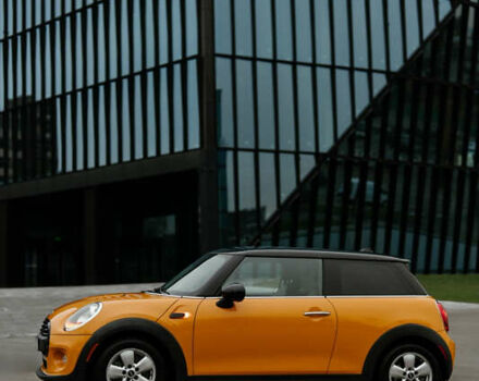 Жовтий Міні Cooper, об'ємом двигуна 1.5 л та пробігом 122 тис. км за 10999 $, фото 1 на Automoto.ua