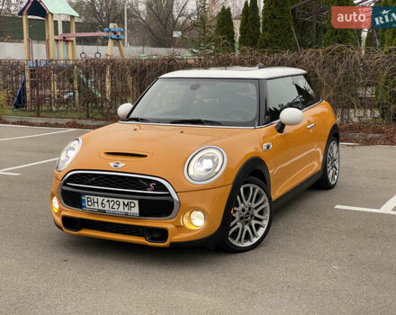 Жовтий Міні Cooper, об'ємом двигуна 2 л та пробігом 150 тис. км за 13500 $, фото 1 на Automoto.ua