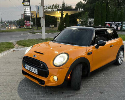 Желтый Мини Купер, объемом двигателя 2 л и пробегом 132 тыс. км за 12500 $, фото 1 на Automoto.ua