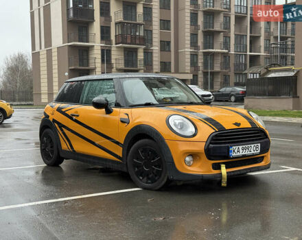Желтый Мини Купер, объемом двигателя 1.5 л и пробегом 109 тыс. км за 15499 $, фото 1 на Automoto.ua