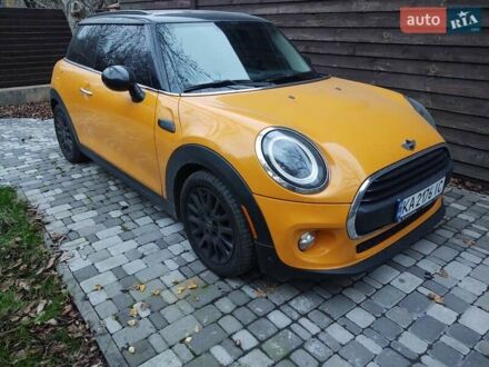 Жовтий Міні Cooper, об'ємом двигуна 1.5 л та пробігом 56 тис. км за 12000 $, фото 1 на Automoto.ua