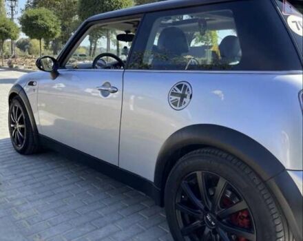 Серый Мини Купер, объемом двигателя 1.6 л и пробегом 269 тыс. км за 3750 $, фото 1 на Automoto.ua