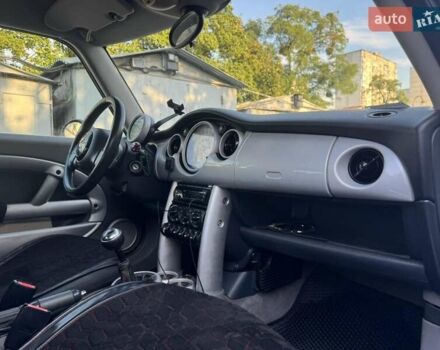 Сірий Міні Cooper, об'ємом двигуна 1.6 л та пробігом 285 тис. км за 3999 $, фото 14 на Automoto.ua