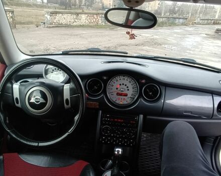 Серый Мини Купер, объемом двигателя 1.6 л и пробегом 175 тыс. км за 5000 $, фото 5 на Automoto.ua