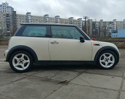 Серый Мини Купер, объемом двигателя 1.6 л и пробегом 175 тыс. км за 5000 $, фото 1 на Automoto.ua