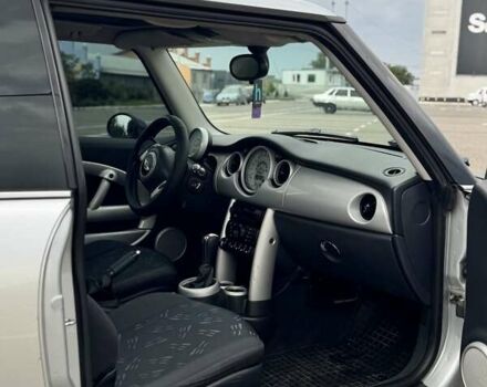 Серый Мини Купер, объемом двигателя 1.6 л и пробегом 213 тыс. км за 5500 $, фото 15 на Automoto.ua