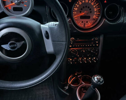 Серый Мини Купер, объемом двигателя 1.6 л и пробегом 228 тыс. км за 4100 $, фото 4 на Automoto.ua