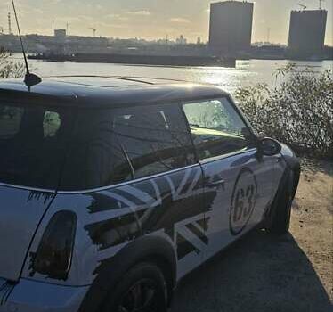 Серый Мини Купер, объемом двигателя 1.6 л и пробегом 237 тыс. км за 7500 $, фото 5 на Automoto.ua