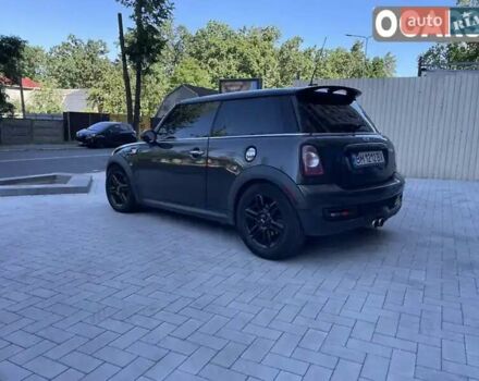 Серый Мини Купер, объемом двигателя 1.6 л и пробегом 245 тыс. км за 9350 $, фото 4 на Automoto.ua