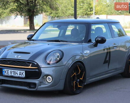 Сірий Міні Cooper, об'ємом двигуна 2 л та пробігом 130 тис. км за 16999 $, фото 2 на Automoto.ua