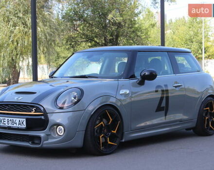 Сірий Міні Cooper, об'ємом двигуна 2 л та пробігом 130 тис. км за 16999 $, фото 3 на Automoto.ua