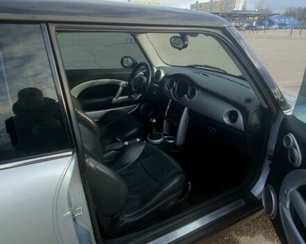 Сірий Міні Cooper, об'ємом двигуна 1.6 л та пробігом 252 тис. км за 5700 $, фото 12 на Automoto.ua