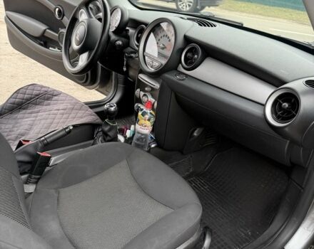 Мини Купер 2009 в Броварах на Automoto.ua Серый Мини Купер, объемом двигателя 1.4 л и пробегом 213 тыс. км за 6000 $, фото 5 на Automoto.ua