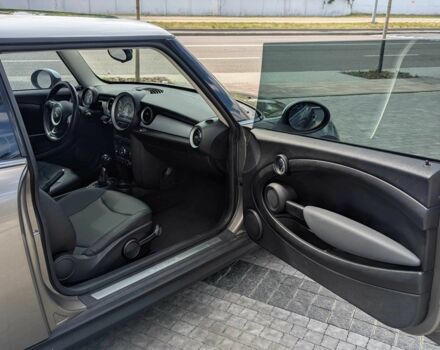 Серый Мини Купер, объемом двигателя 1.6 л и пробегом 130 тыс. км за 9500 $, фото 7 на Automoto.ua