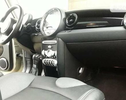 Серый Мини Купер, объемом двигателя 1.6 л и пробегом 220 тыс. км за 7600 $, фото 12 на Automoto.ua