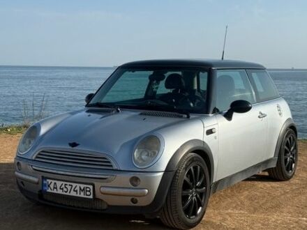 Серый Мини Купер, объемом двигателя 1.6 л и пробегом 273 тыс. км за 3800 $, фото 1 на Automoto.ua