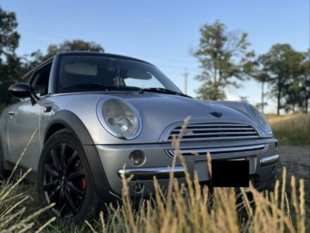 Серый Мини Купер, объемом двигателя 2 л и пробегом 269 тыс. км за 4250 $, фото 1 на Automoto.ua