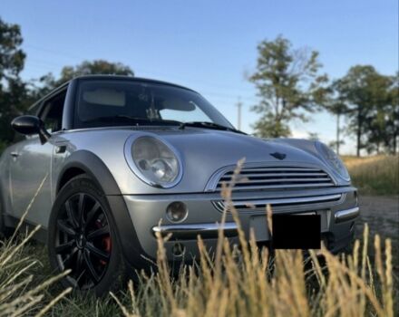 Серый Мини Купер, объемом двигателя 2 л и пробегом 269 тыс. км за 4250 $, фото 1 на Automoto.ua