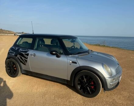Серый Мини Купер, объемом двигателя 1.6 л и пробегом 273 тыс. км за 3800 $, фото 1 на Automoto.ua