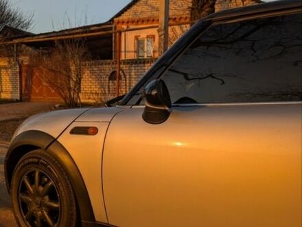 Сірий Міні Cooper, об'ємом двигуна 1.6 л та пробігом 289 тис. км за 4000 $, фото 1 на Automoto.ua