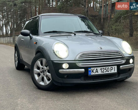 Серый Мини Купер, объемом двигателя 1.6 л и пробегом 214 тыс. км за 4500 $, фото 1 на Automoto.ua