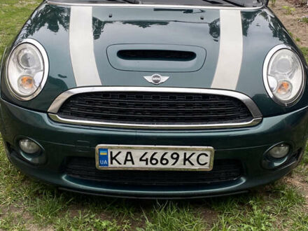 Мини Купер 2010 в Василькове на Automoto.ua Зеленый Мини Купер, объемом двигателя 1.6 л и пробегом 144 тыс. км за 7500 $, фото 1 на Automoto.ua