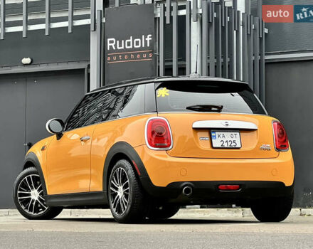 Помаранчевий Міні Cooper, об'ємом двигуна 1.5 л та пробігом 127 тис. км за 12800 $, фото 5 на Automoto.ua