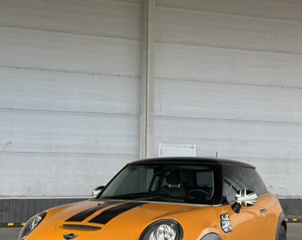 Оранжевый Мини Купер, объемом двигателя 2 л и пробегом 142 тыс. км за 11200 $, фото 1 на Automoto.ua