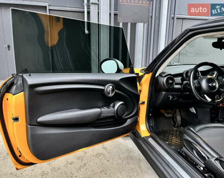 Помаранчевий Міні Cooper, об'ємом двигуна 1.5 л та пробігом 127 тис. км за 12800 $, фото 10 на Automoto.ua