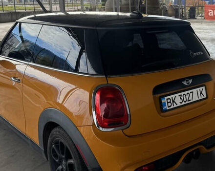 Оранжевый Мини Купер, объемом двигателя 2 л и пробегом 142 тыс. км за 11200 $, фото 4 на Automoto.ua
