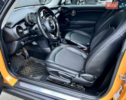 Помаранчевий Міні Cooper, об'ємом двигуна 1.5 л та пробігом 127 тис. км за 12800 $, фото 12 на Automoto.ua