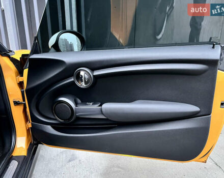 Помаранчевий Міні Cooper, об'ємом двигуна 1.5 л та пробігом 127 тис. км за 12800 $, фото 24 на Automoto.ua