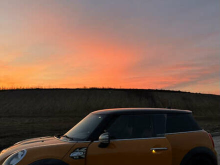 Помаранчевий Міні Cooper, об'ємом двигуна 2 л та пробігом 142 тис. км за 11200 $, фото 1 на Automoto.ua