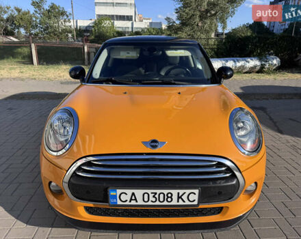 Помаранчевий Міні Cooper, об'ємом двигуна 1.5 л та пробігом 114 тис. км за 12500 $, фото 1 на Automoto.ua