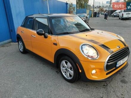 Помаранчевий Міні Cooper, об'ємом двигуна 1.5 л та пробігом 139 тис. км за 7700 $, фото 1 на Automoto.ua